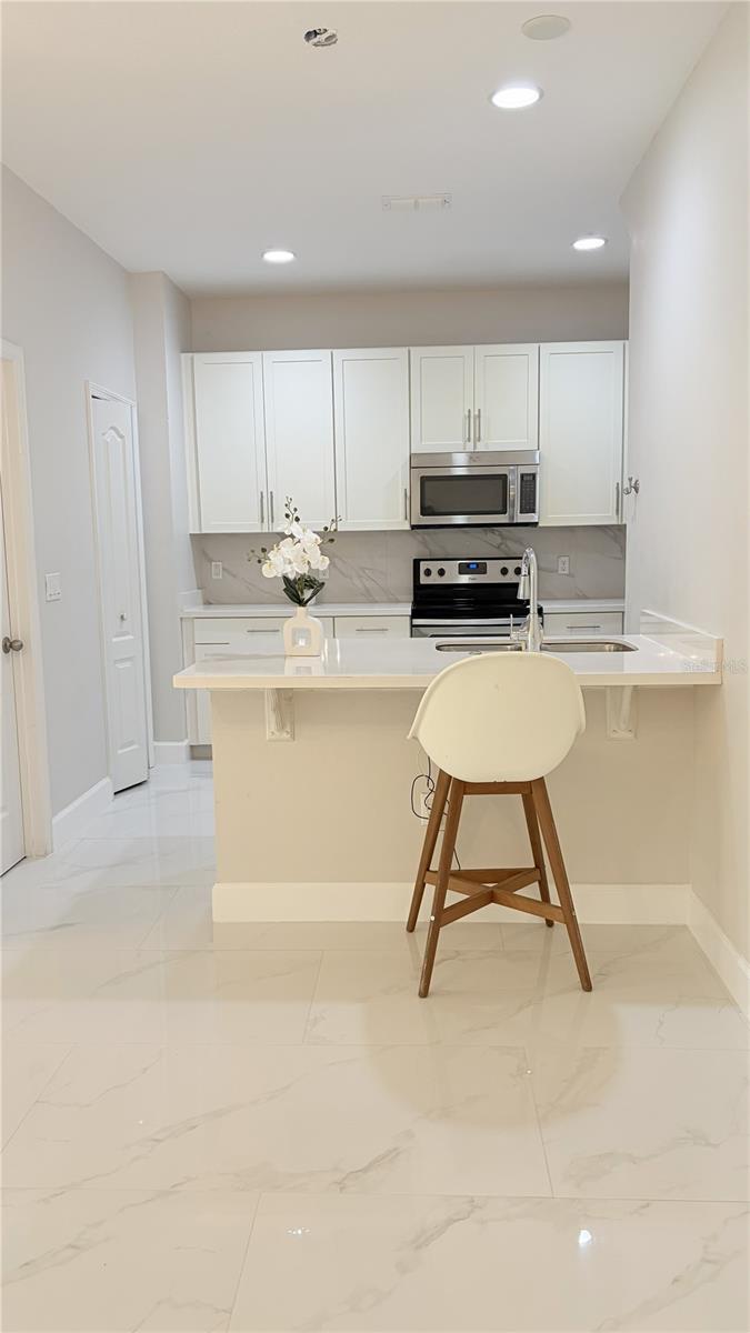 Image 4 of 24 For 13565 Fountainbleau Drive