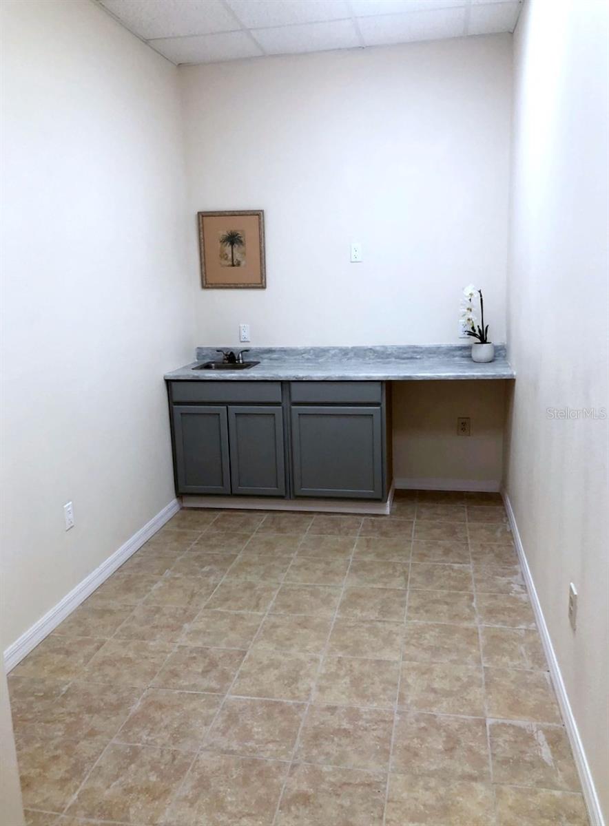 Image 12 of 39 For 10967 Lake Underhill Road 135