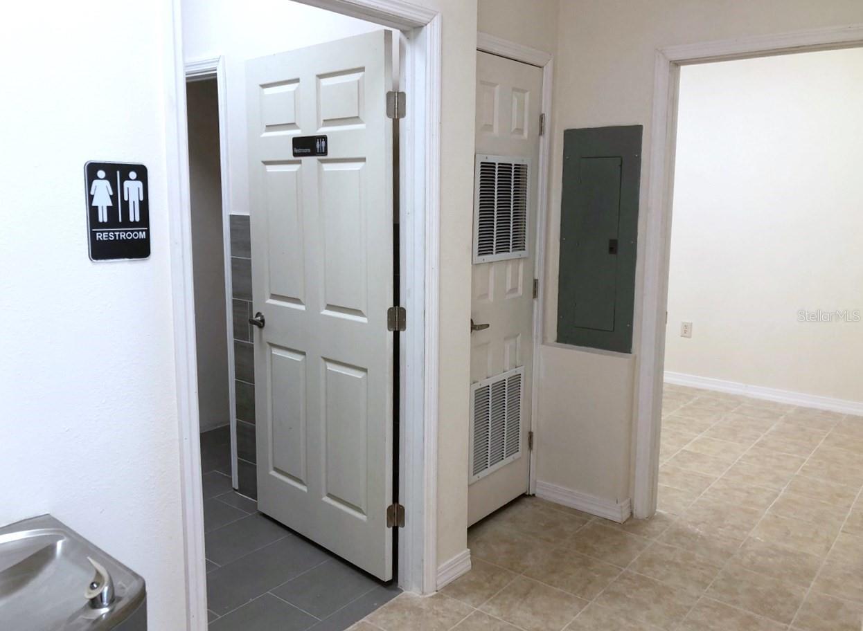 Image 15 of 39 For 10967 Lake Underhill Road 135