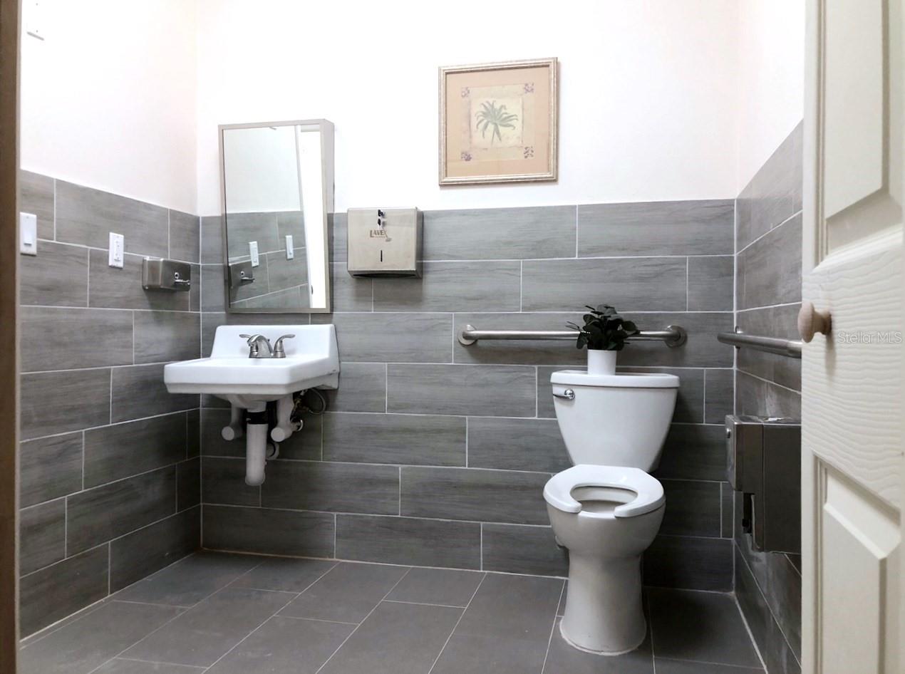 Image 20 of 39 For 10967 Lake Underhill Road 135