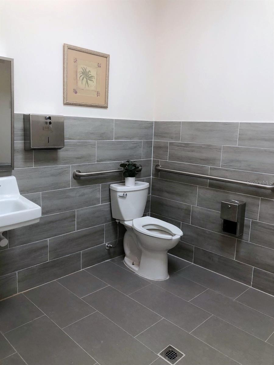 Image 21 of 39 For 10967 Lake Underhill Road 135