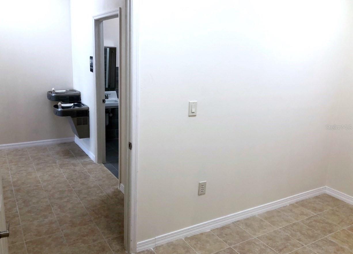 Image 22 of 39 For 10967 Lake Underhill Road 135