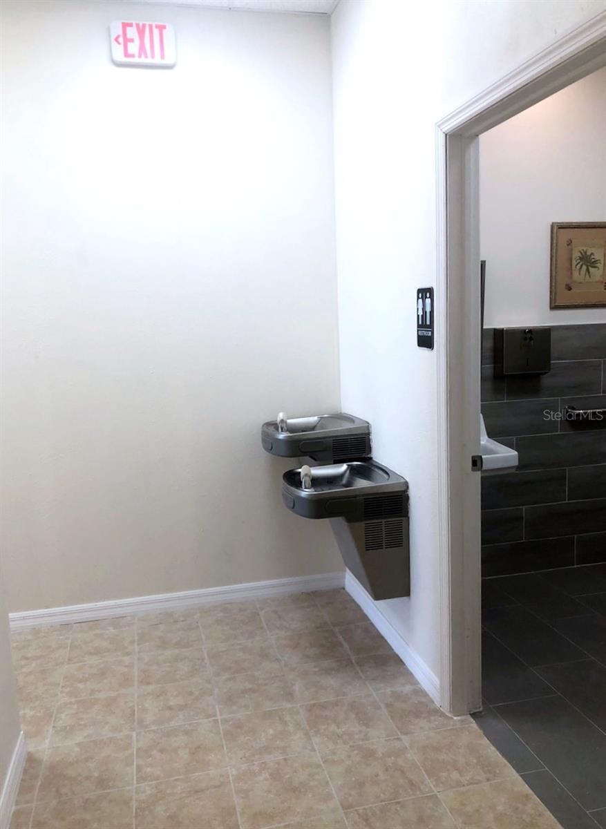 Image 23 of 39 For 10967 Lake Underhill Road 135