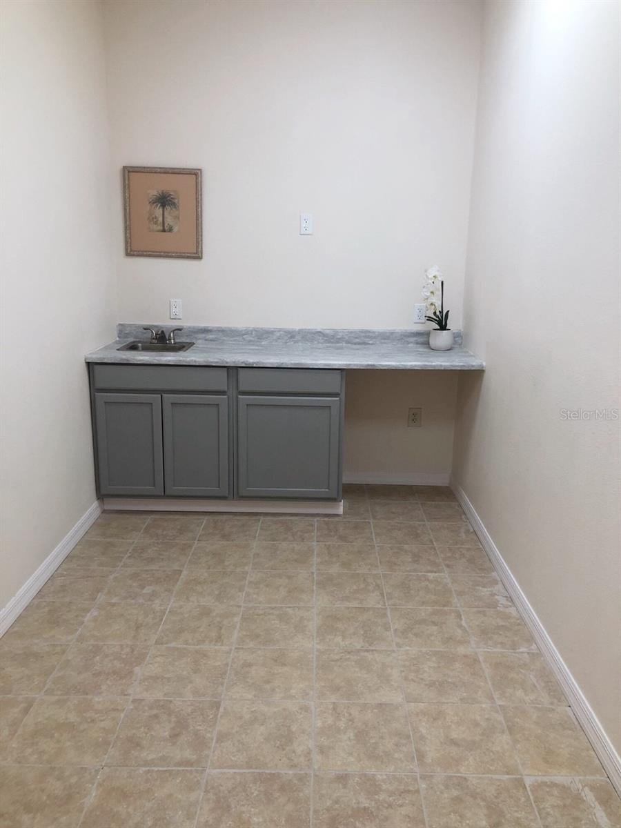 Image 24 of 39 For 10967 Lake Underhill Road 135