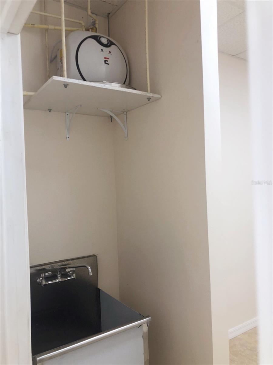 Image 25 of 39 For 10967 Lake Underhill Road 135