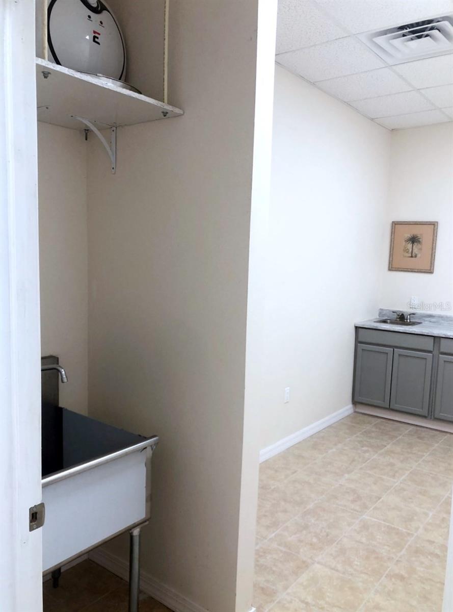 Image 26 of 39 For 10967 Lake Underhill Road 135