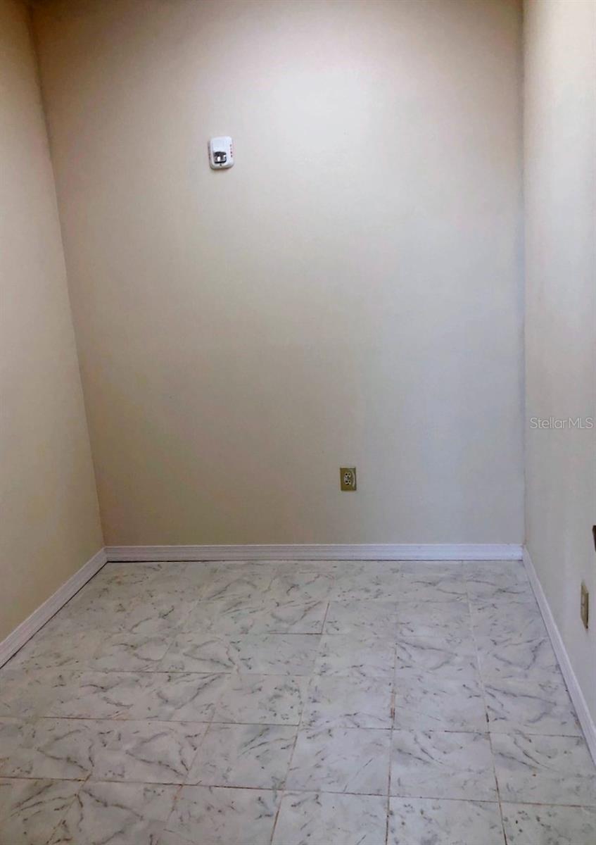 Image 28 of 39 For 10967 Lake Underhill Road 135