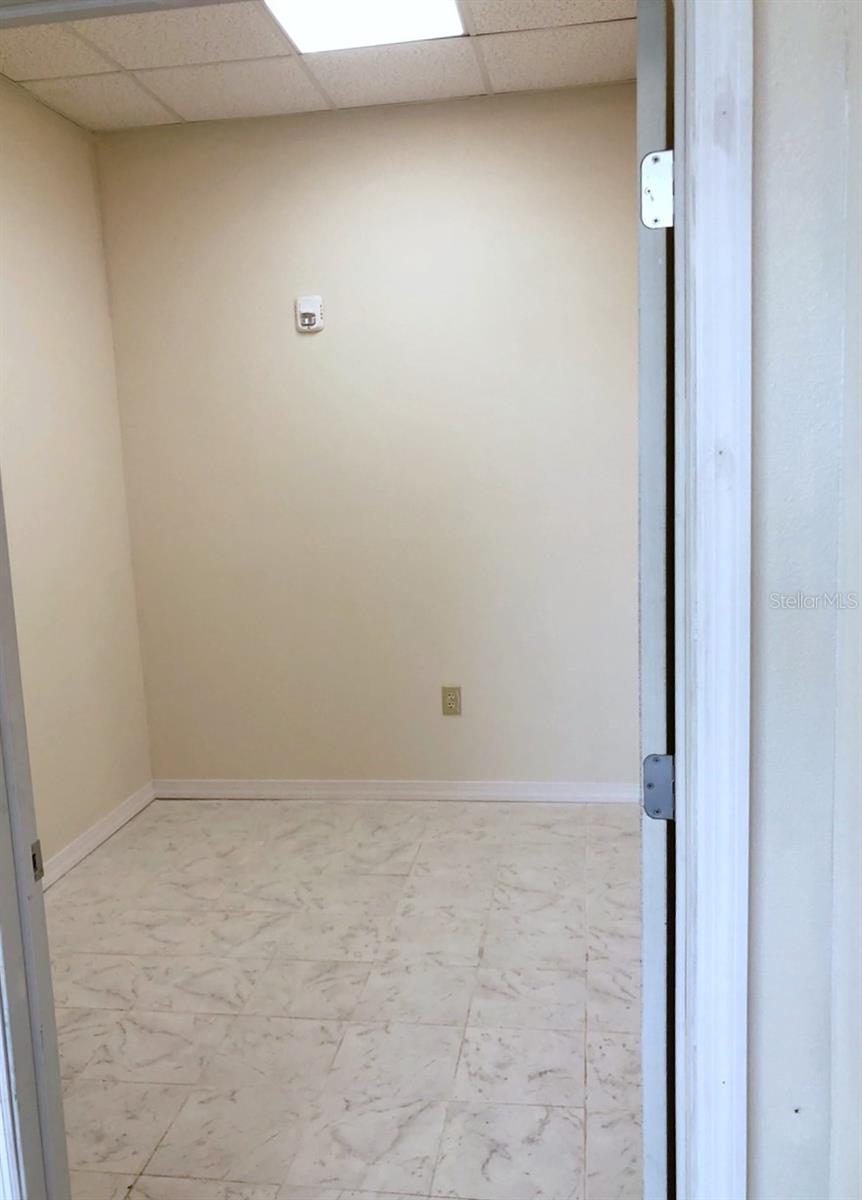 Image 29 of 39 For 10967 Lake Underhill Road 135