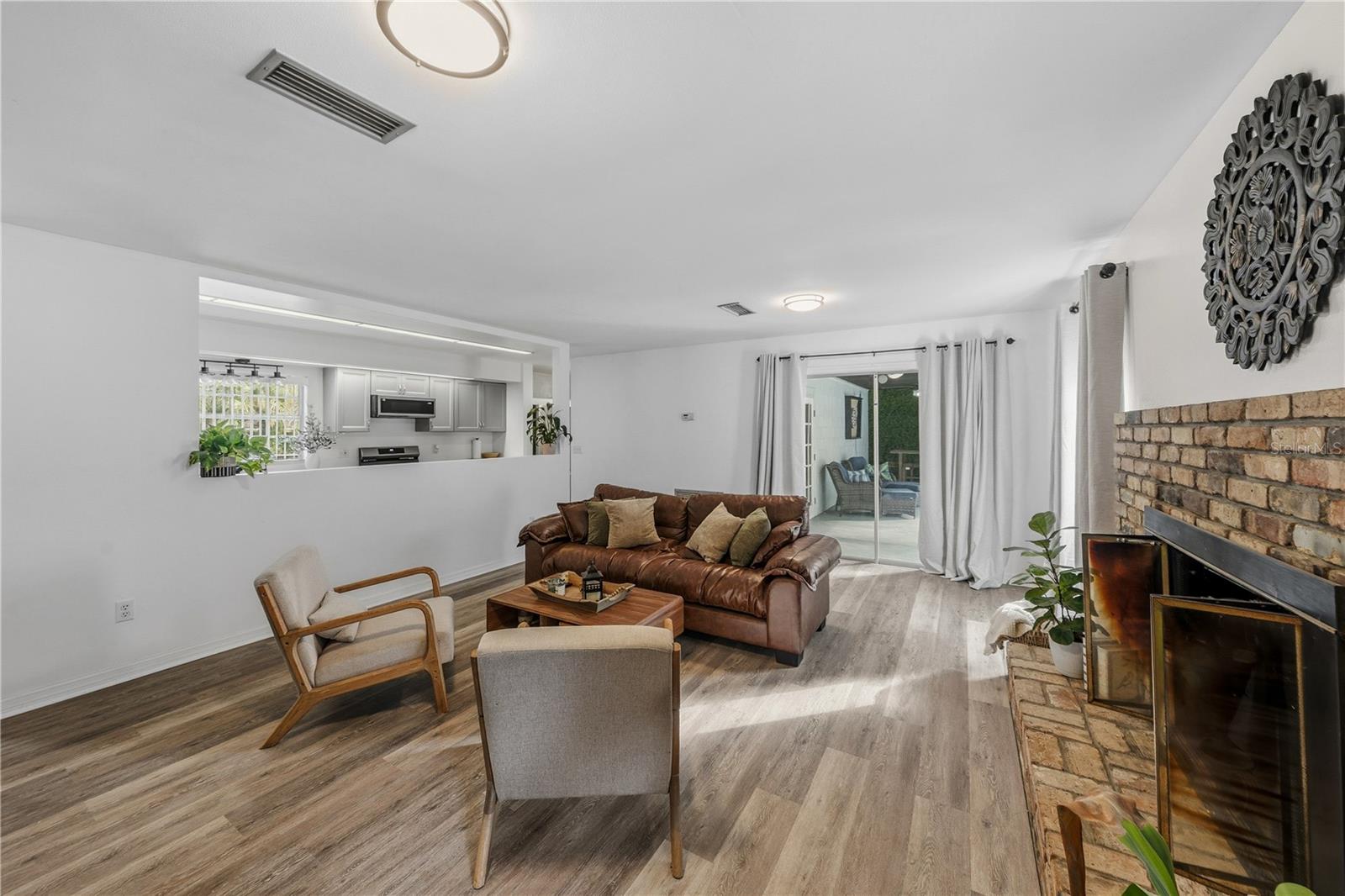 Image 10 of 64 For 1002 Pine Tree Drive