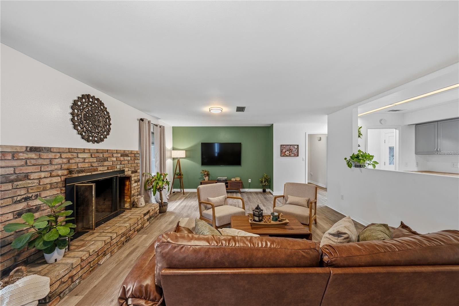 Image 11 of 64 For 1002 Pine Tree Drive