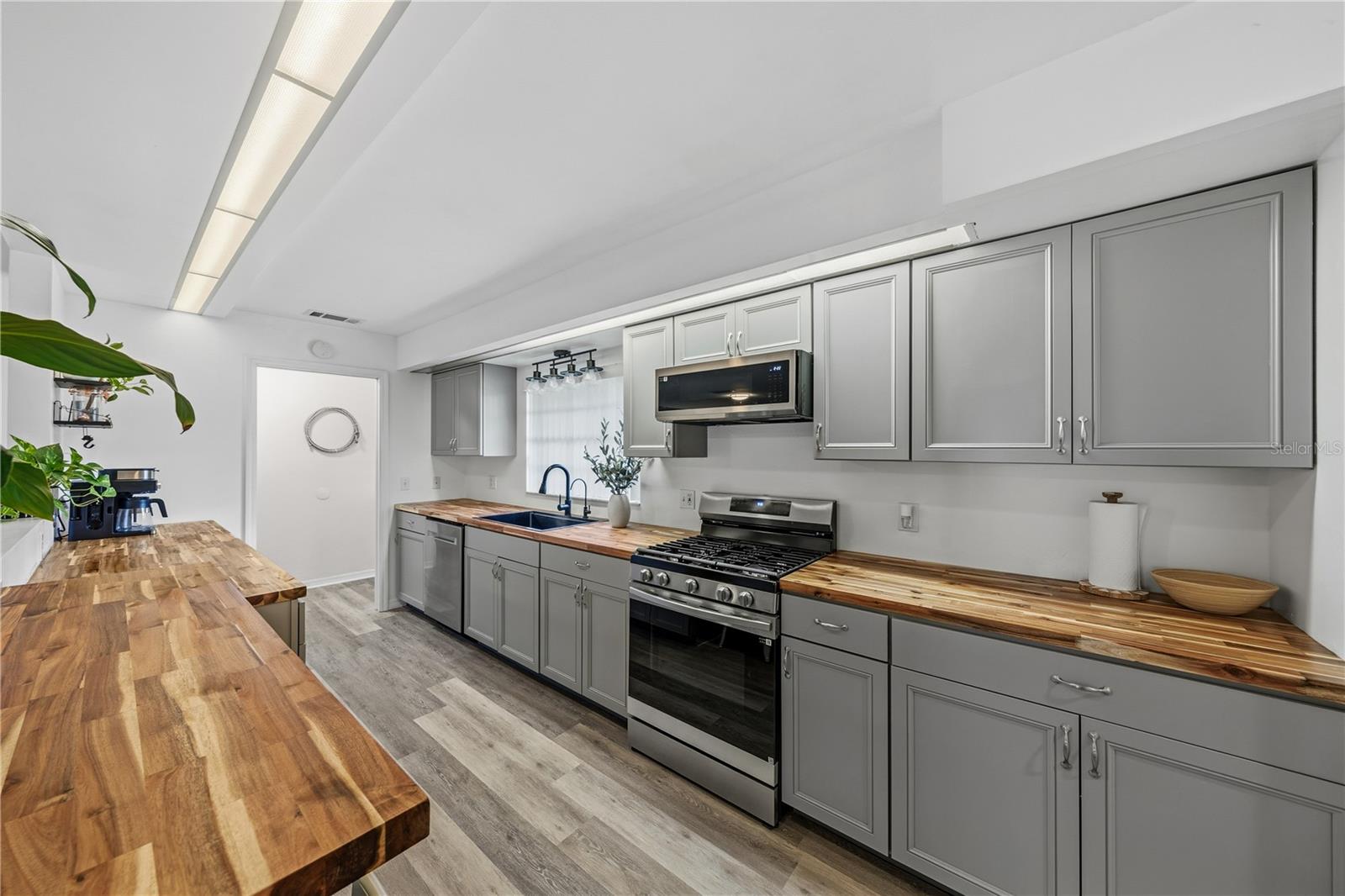 Image 12 of 64 For 1002 Pine Tree Drive