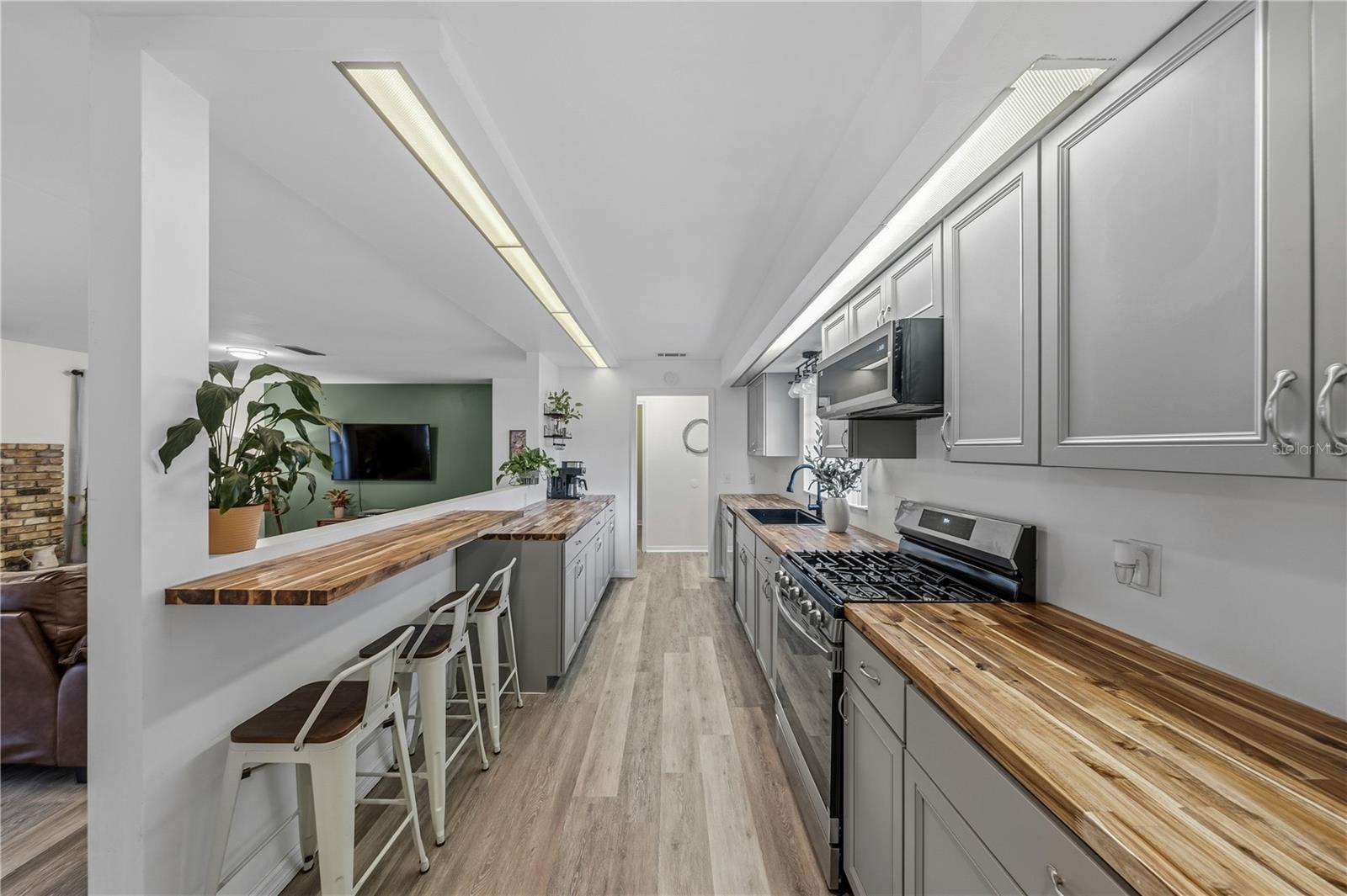 Image 13 of 64 For 1002 Pine Tree Drive