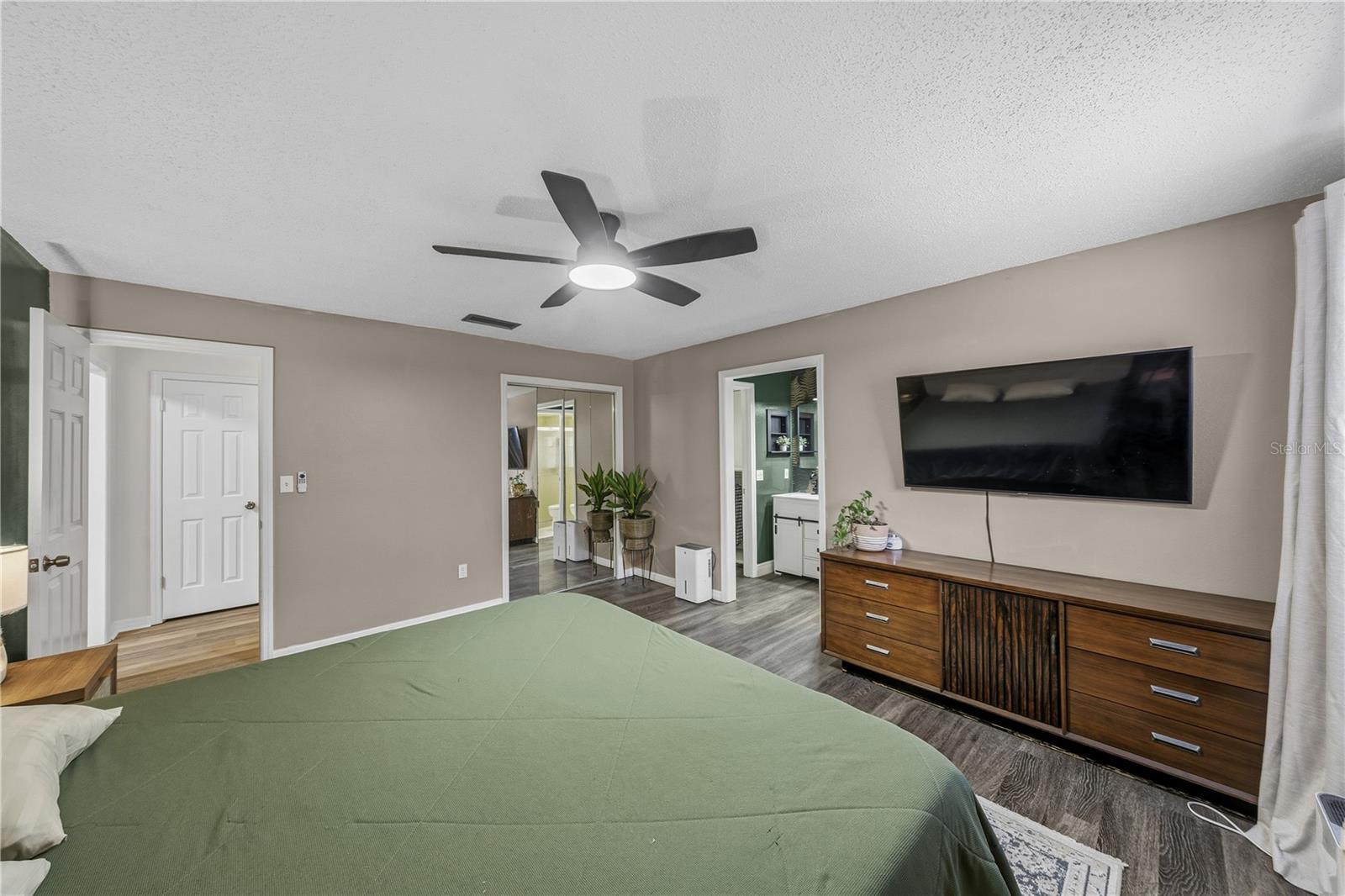 Image 26 of 64 For 1002 Pine Tree Drive