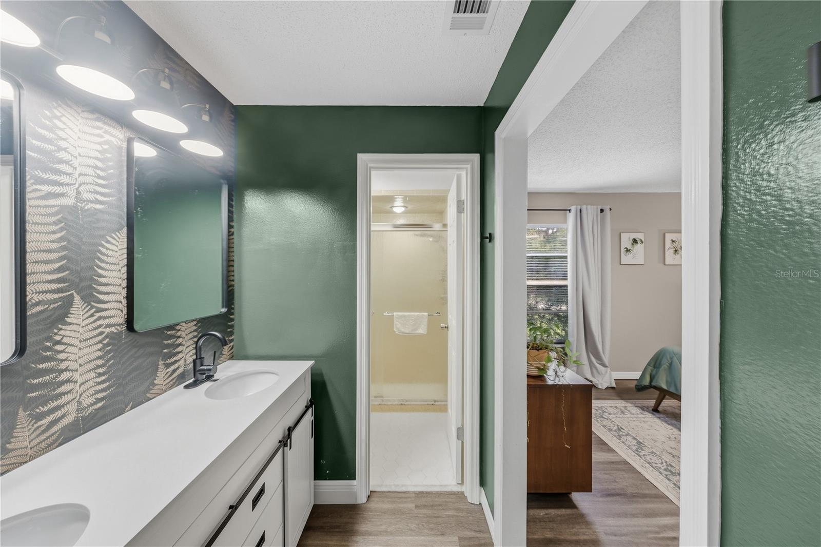 Image 31 of 64 For 1002 Pine Tree Drive