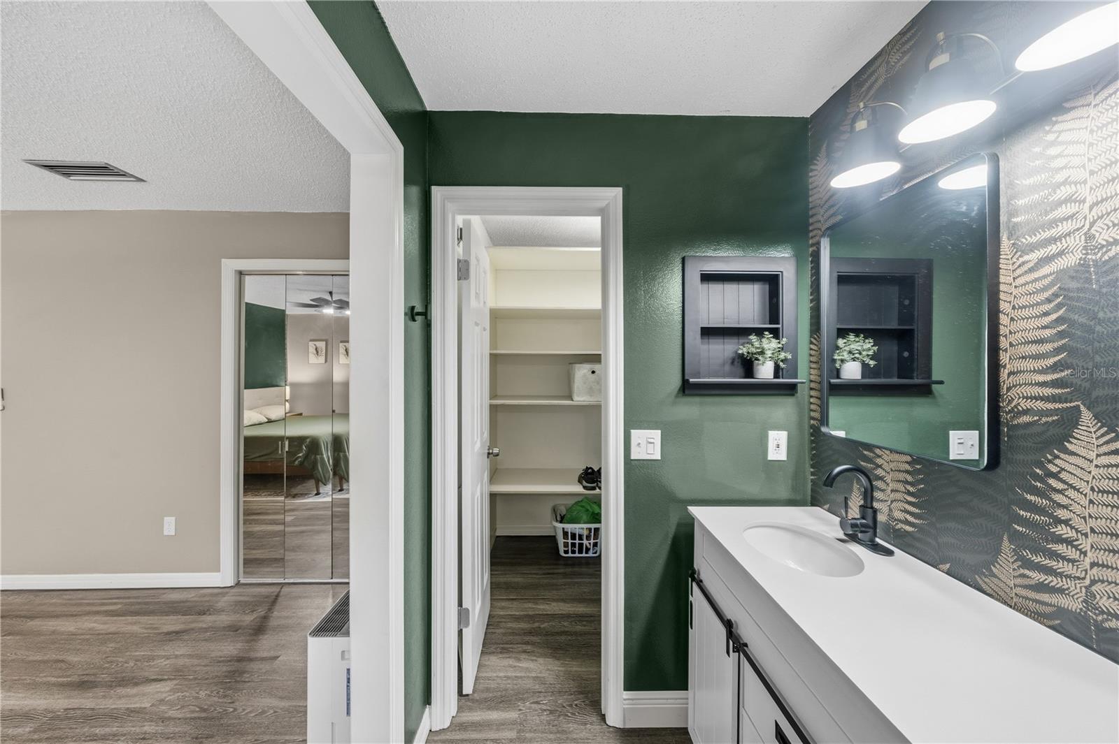 Image 32 of 64 For 1002 Pine Tree Drive