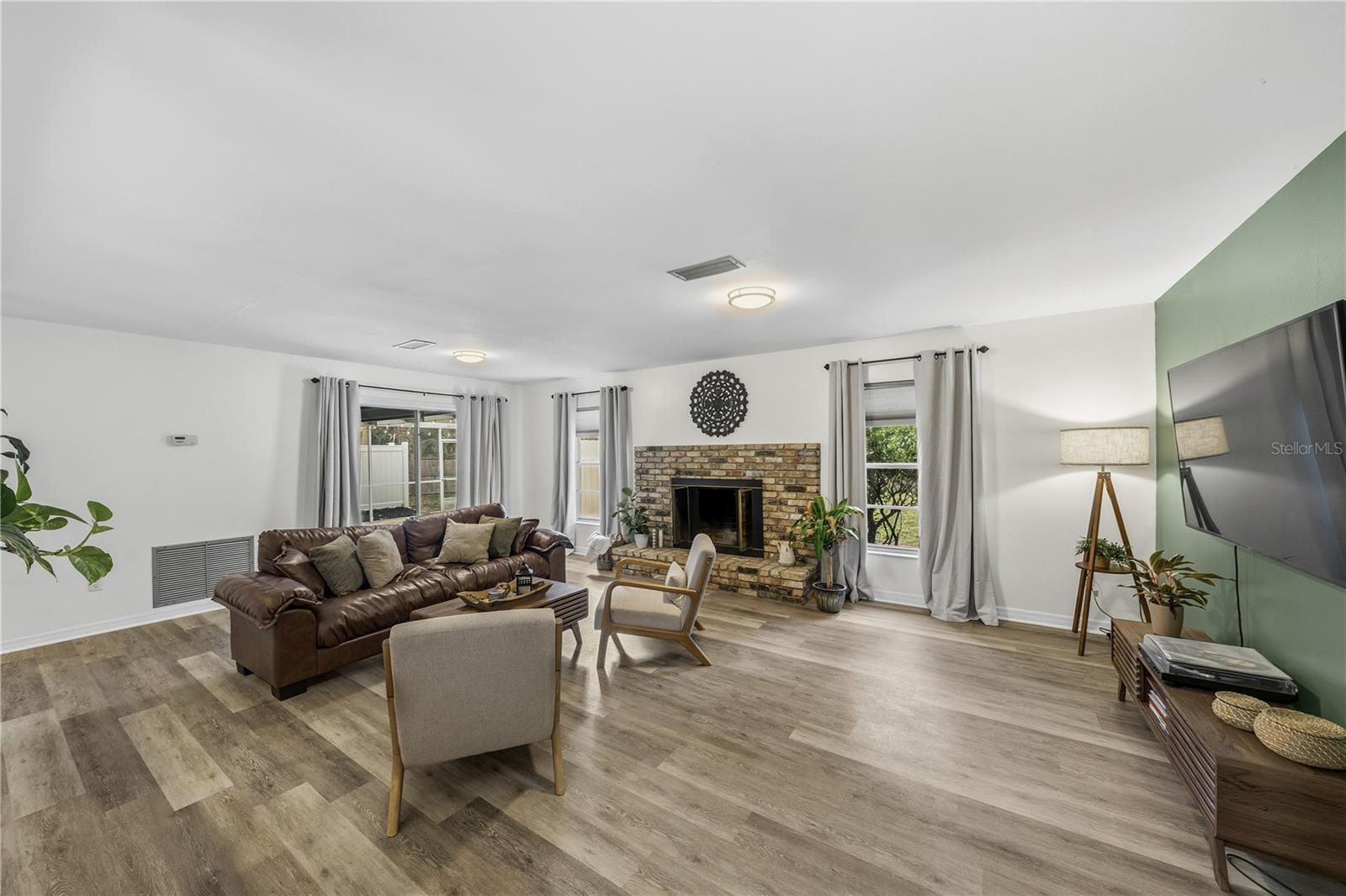 Image 6 of 64 For 1002 Pine Tree Drive