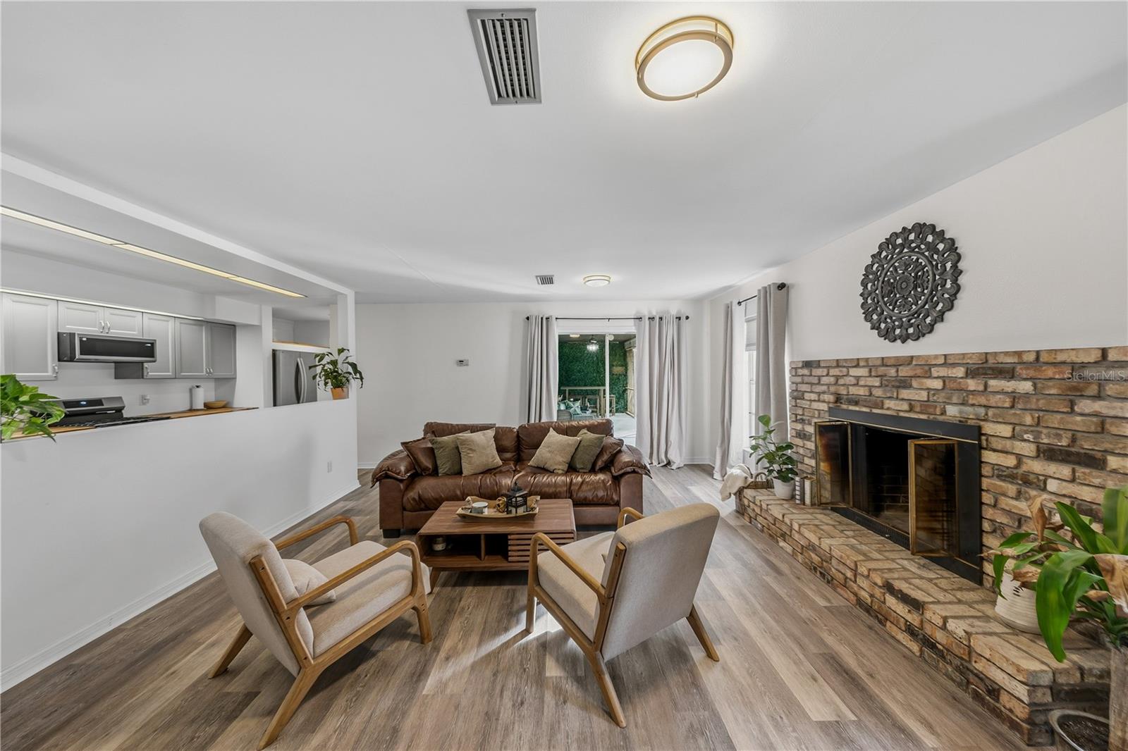 Image 7 of 64 For 1002 Pine Tree Drive