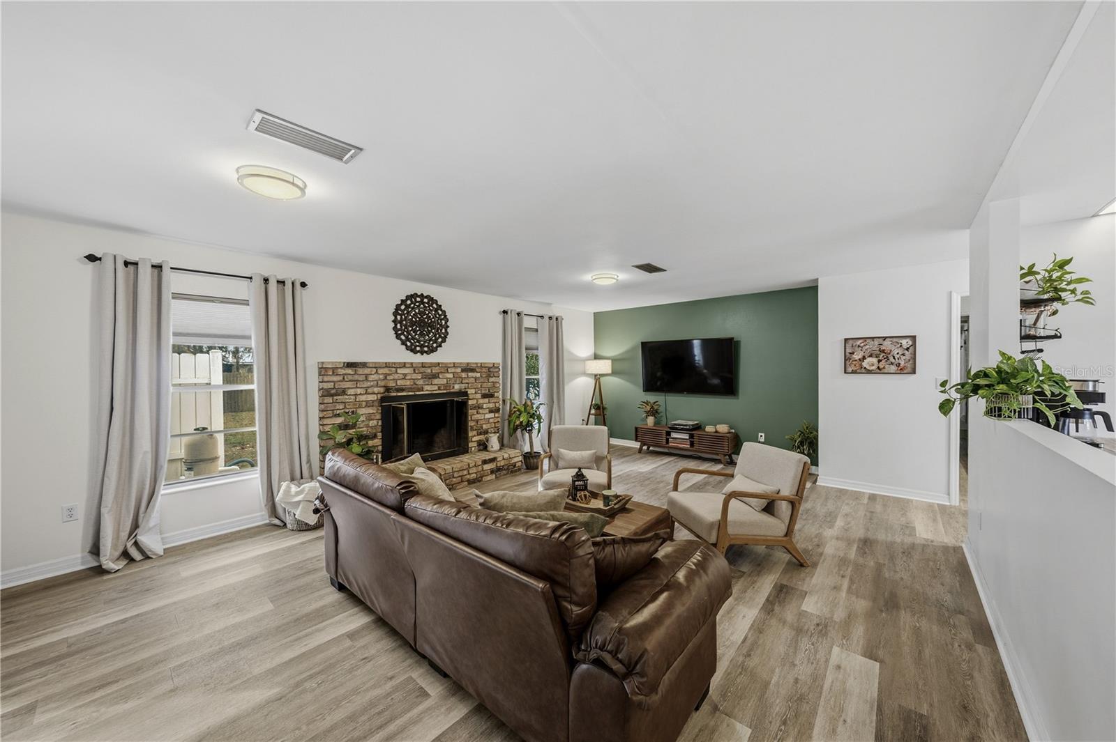 Image 8 of 64 For 1002 Pine Tree Drive