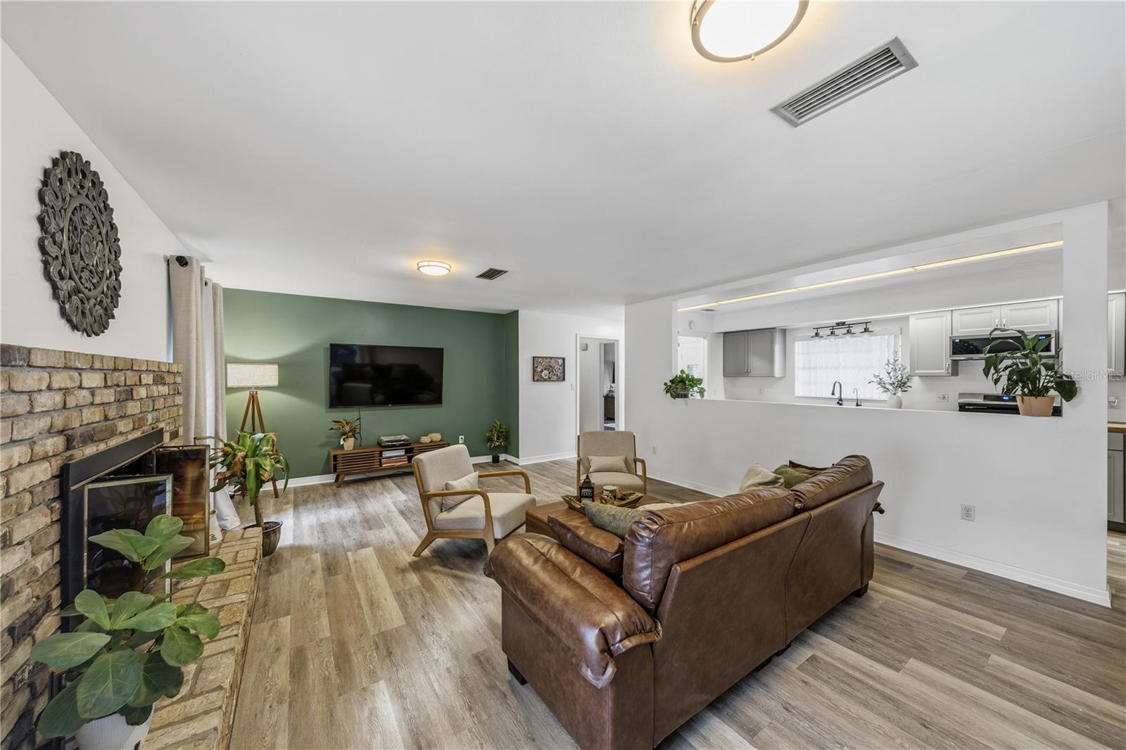 Image 9 of 64 For 1002 Pine Tree Drive