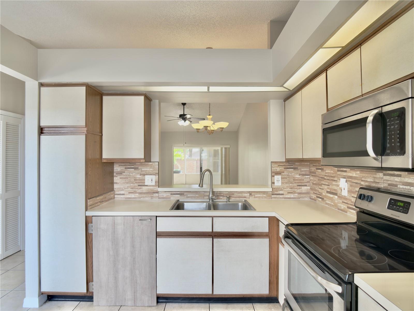 Image 3 of 15 For 1357 Lucaya Circle