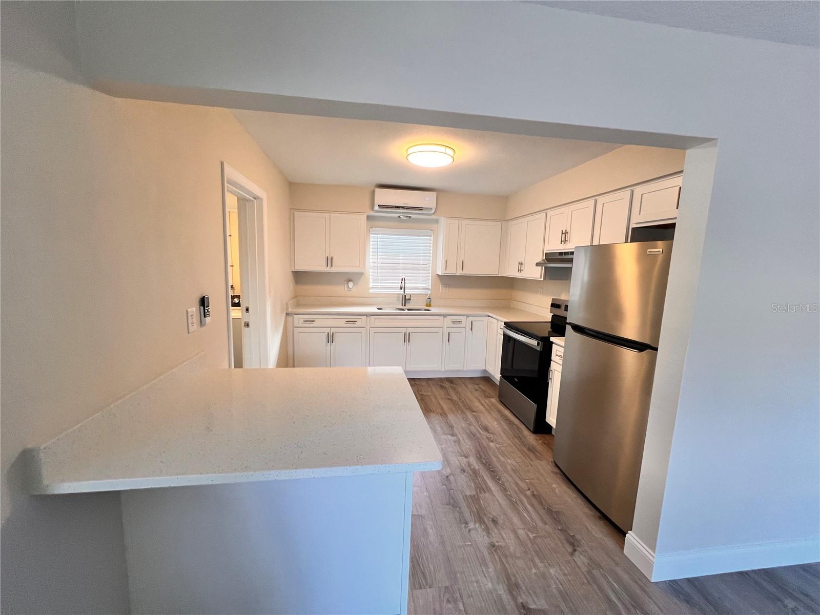 Image 3 of 11 For 2408 Formosa Avenue