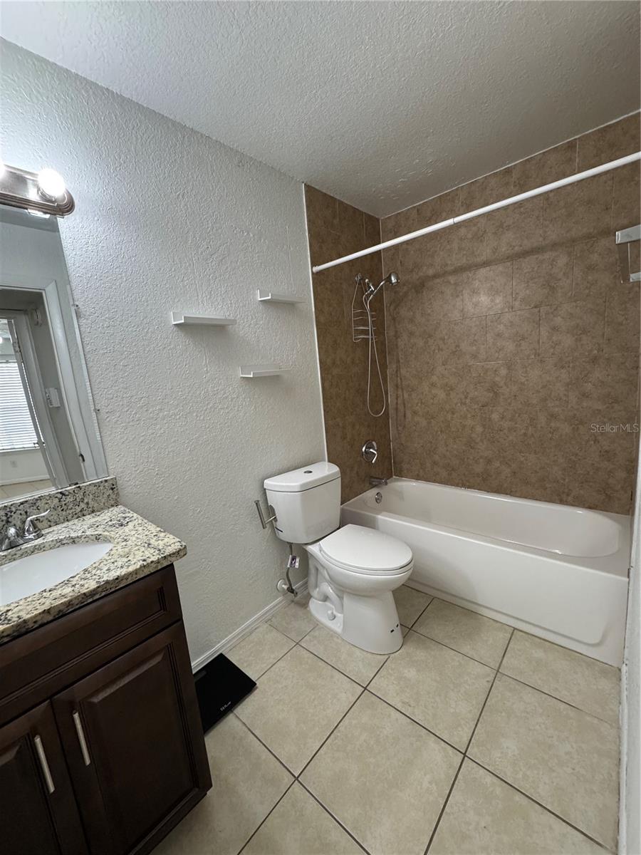 Image 18 of 22 For 4401 Thornbriar Lane 102