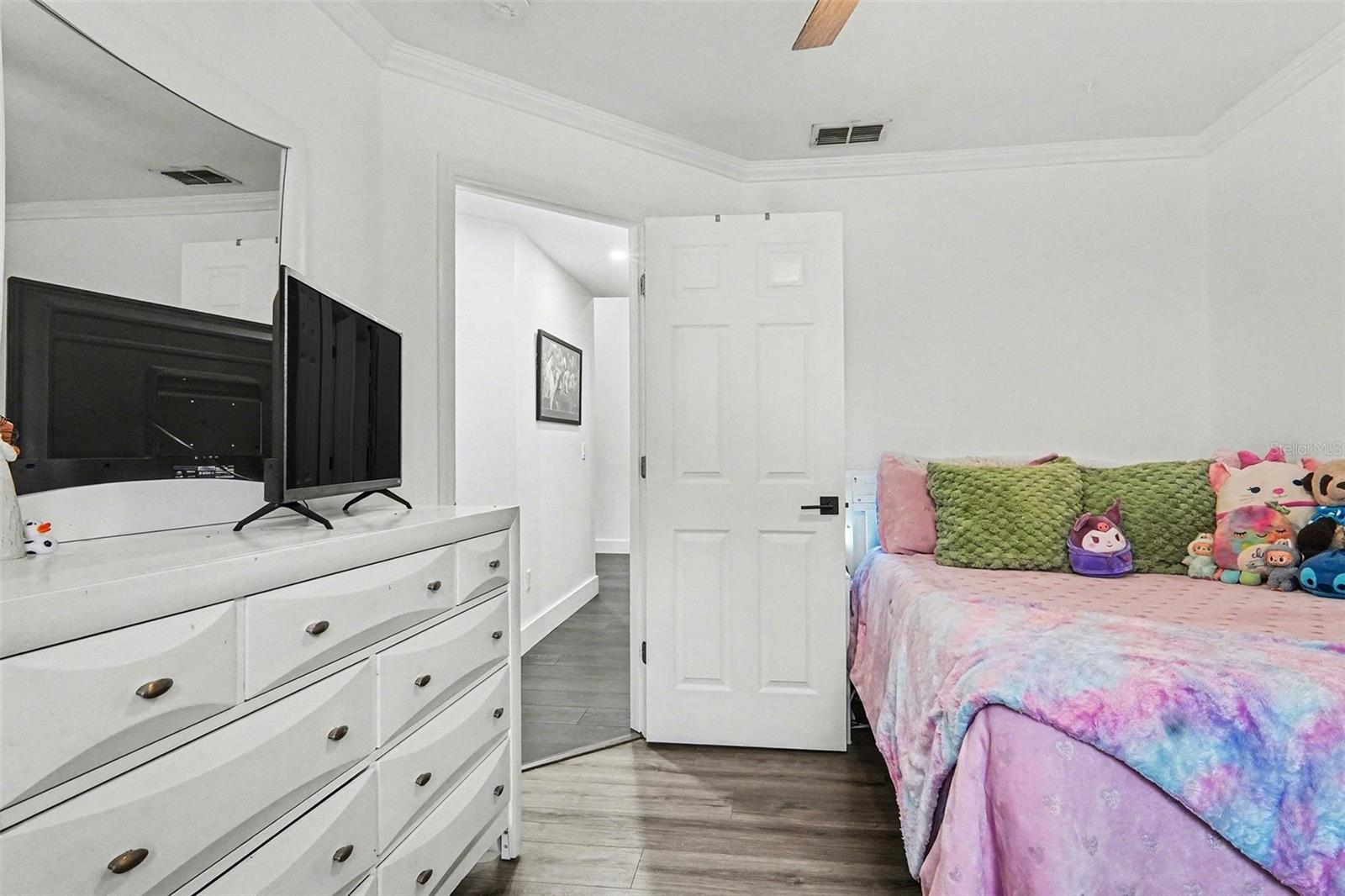 Image 18 of 23 For 4040 Forest Island Drive