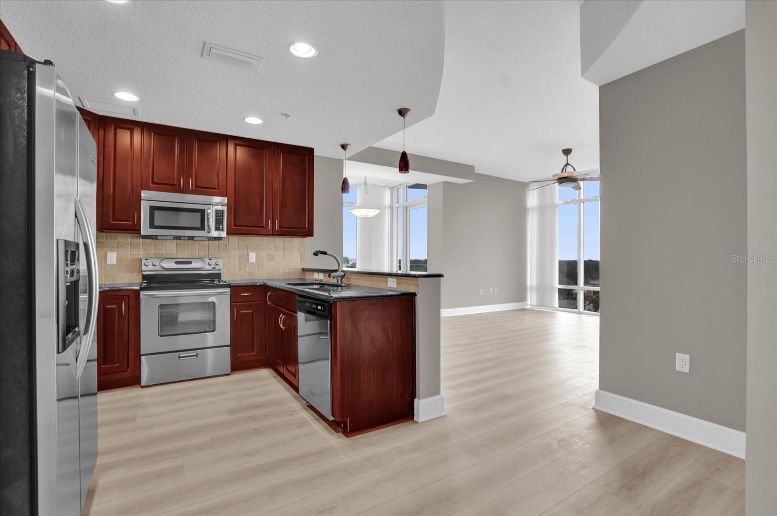 Image 13 of 38 For 101 Eola Drive 802