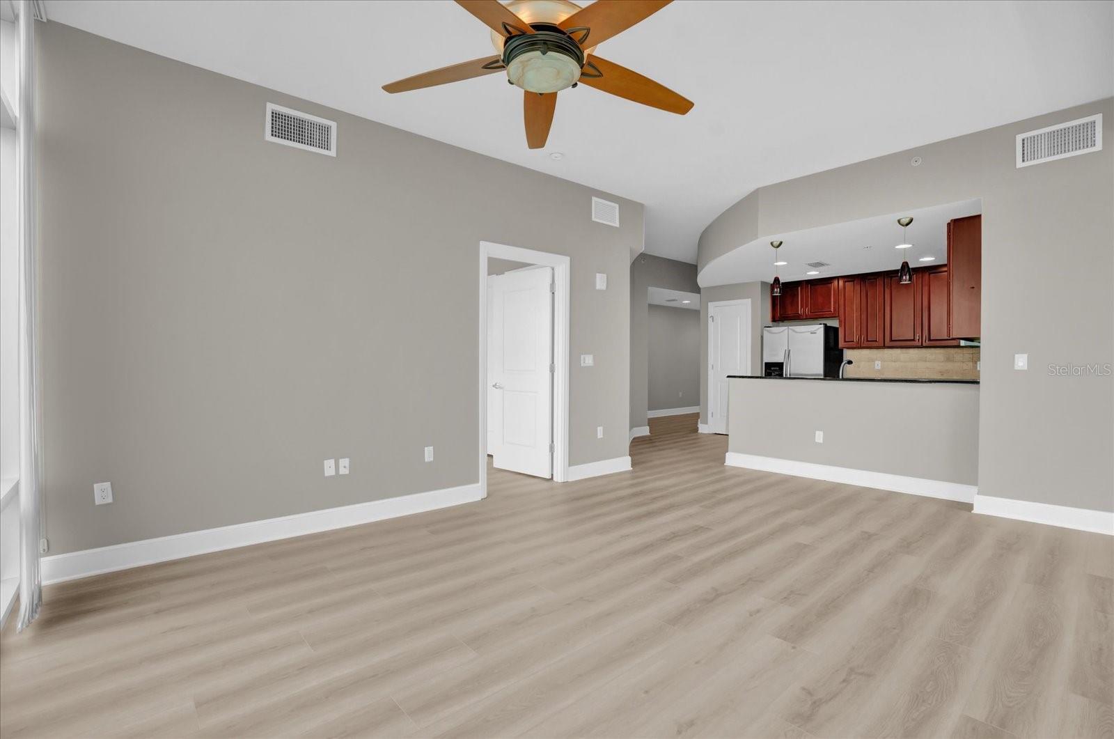 Image 7 of 38 For 101 Eola Drive 802