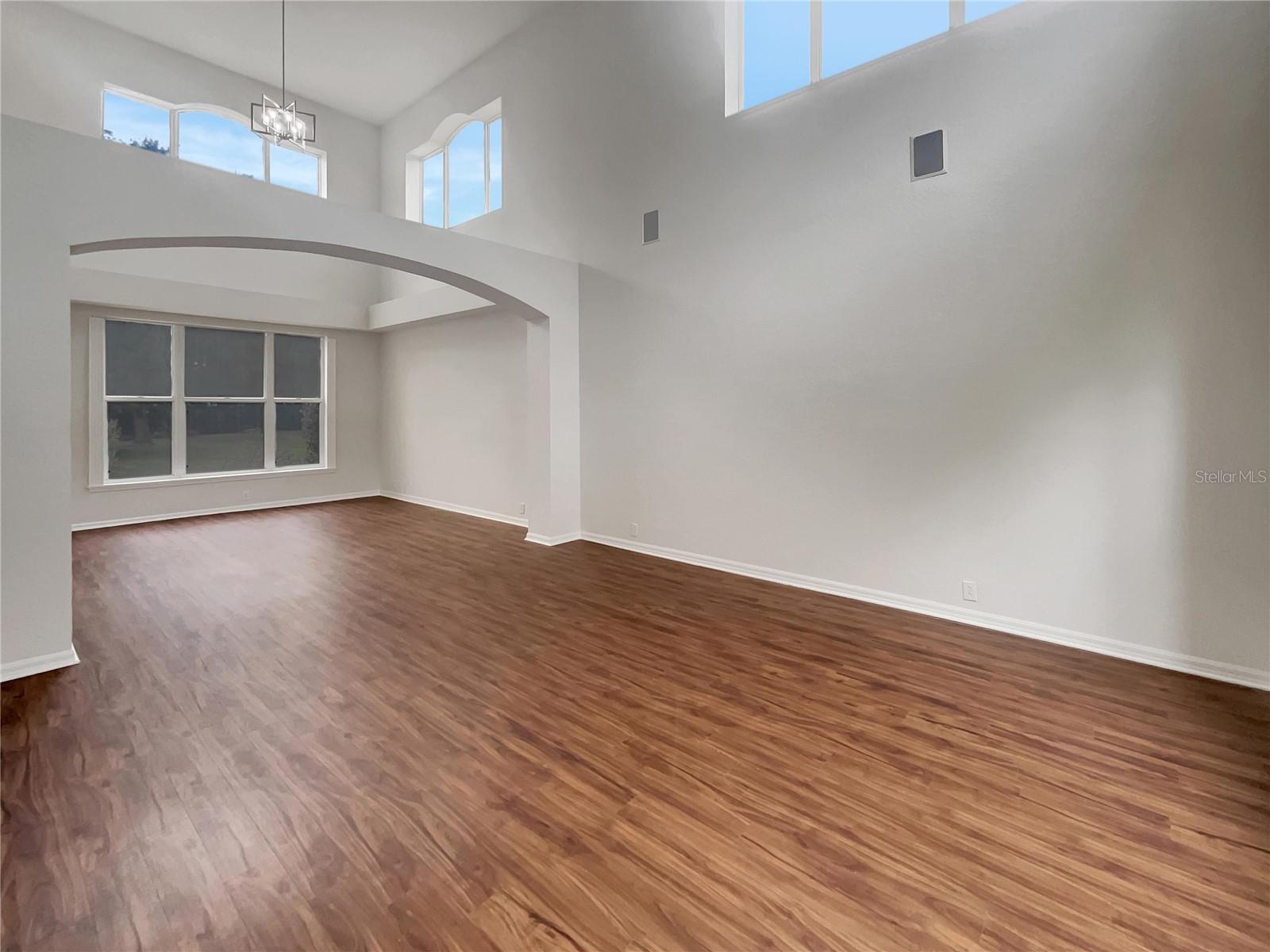 Listing photo id 8 for 18105 Regents Square Drive