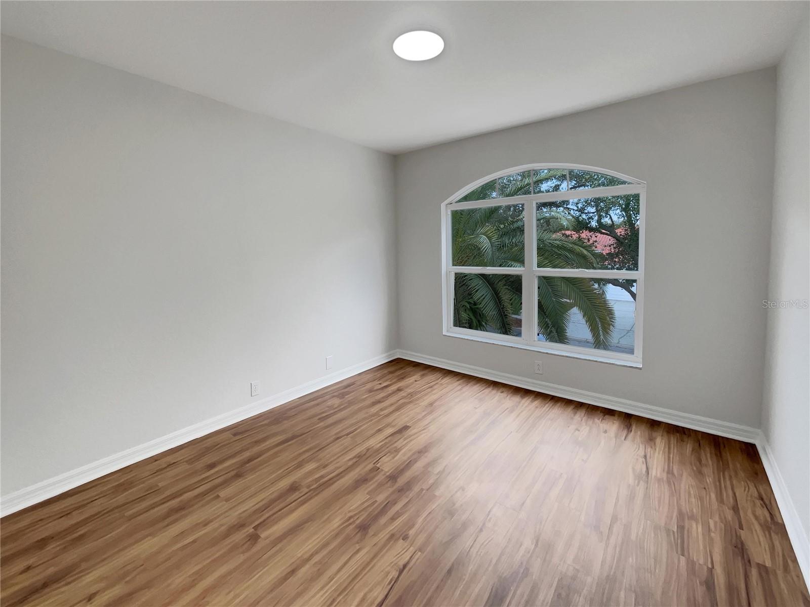 Listing photo id 13 for 18105 Regents Square Drive