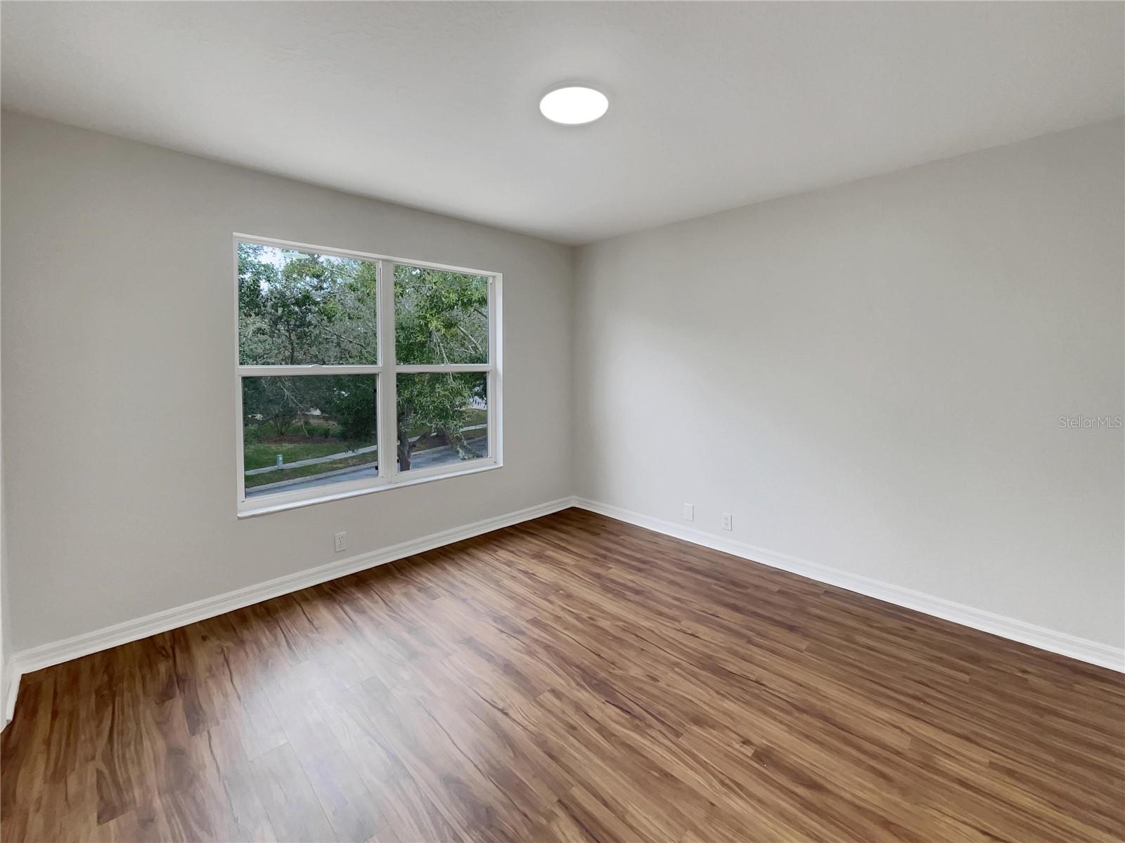 Listing photo id 14 for 18105 Regents Square Drive