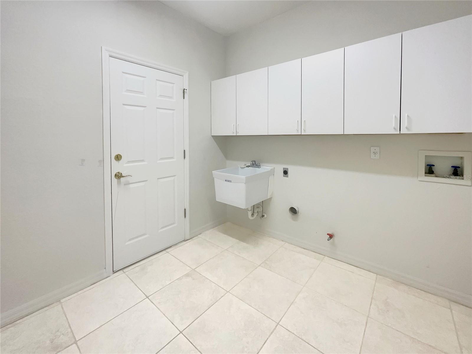 Listing photo id 17 for 18105 Regents Square Drive