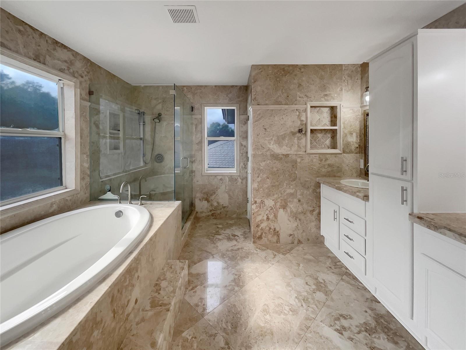 Listing photo id 20 for 18105 Regents Square Drive