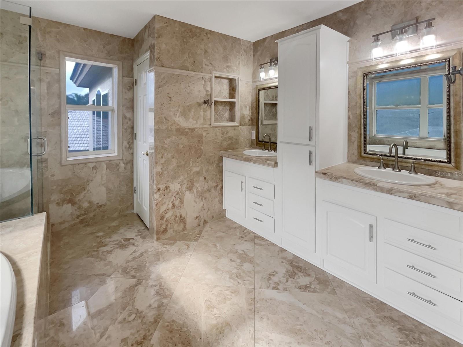 Listing photo id 21 for 18105 Regents Square Drive