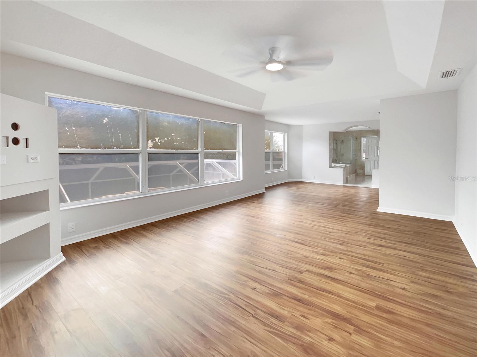 Listing photo id 3 for 18105 Regents Square Drive