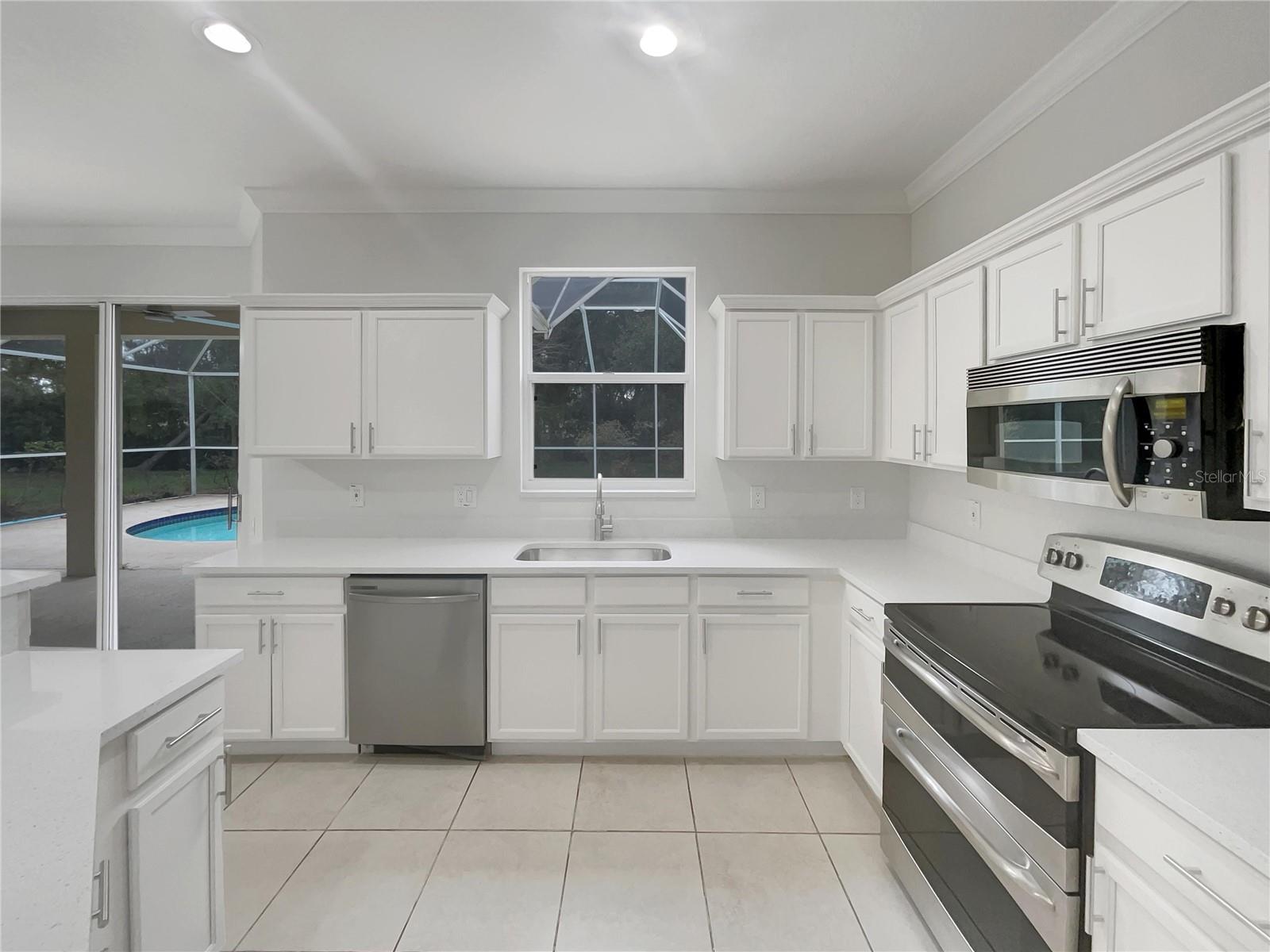 Listing photo id 4 for 18105 Regents Square Drive