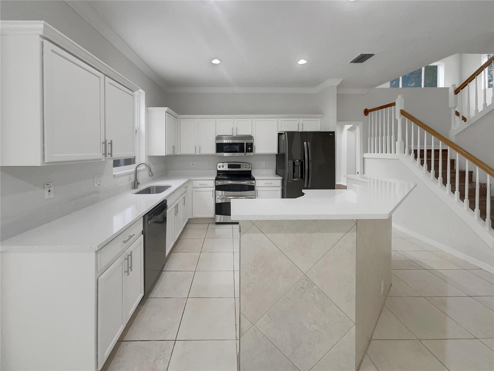 Listing photo id 6 for 18105 Regents Square Drive