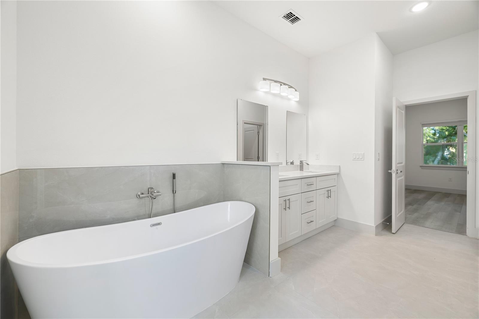 Image 31 of 38 For 5210 Redwood Terrace