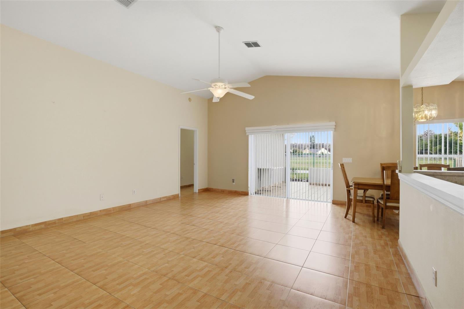 Image 5 of 17 For 2442 Island Club Way