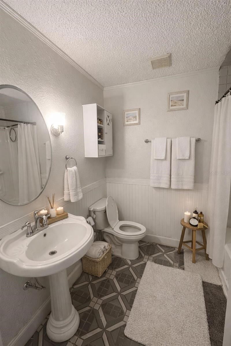 Image 9 of 16 For 5020 Pine Street