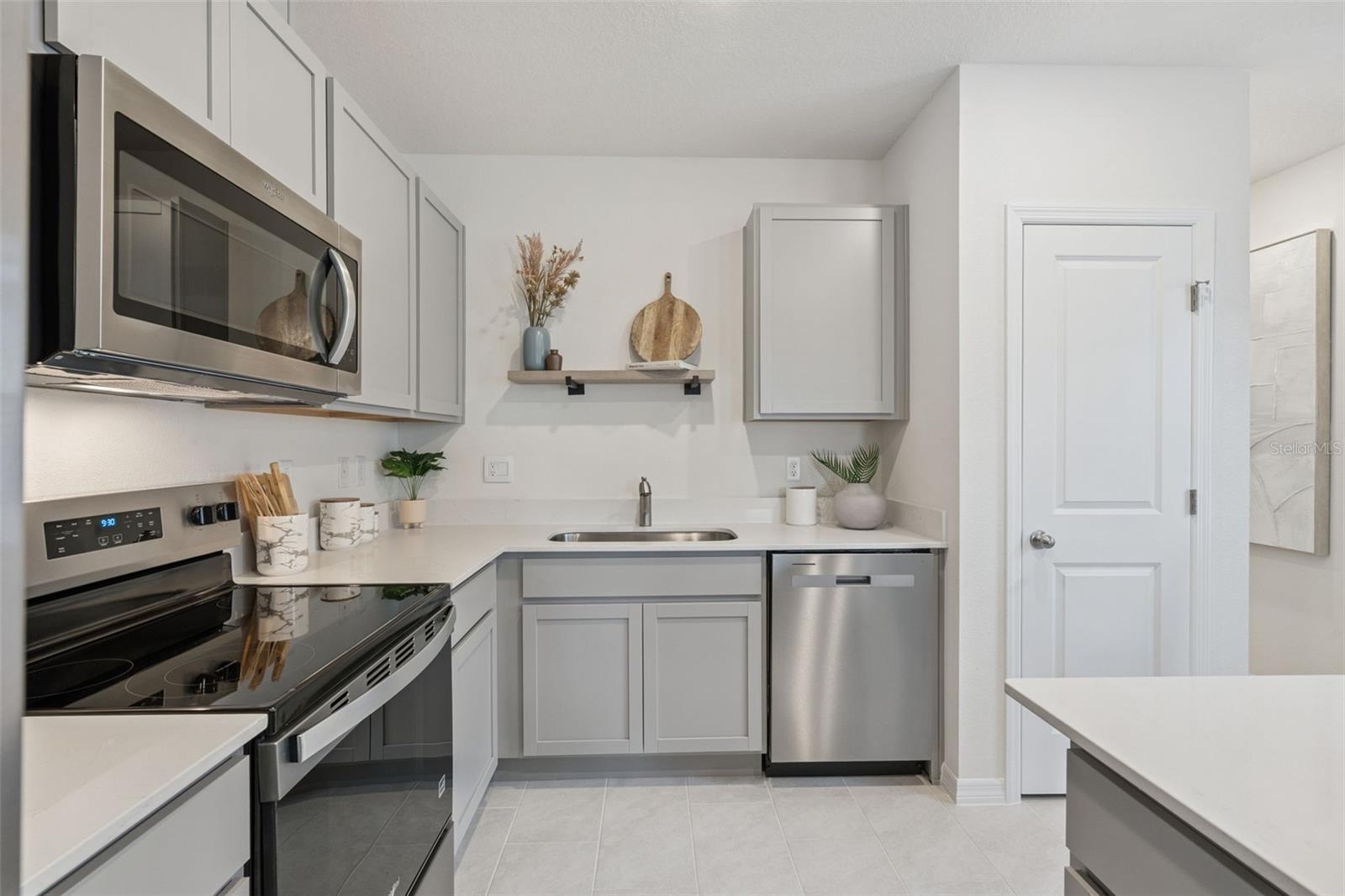 Image 10 of 27 For 802 Ambleside Drive