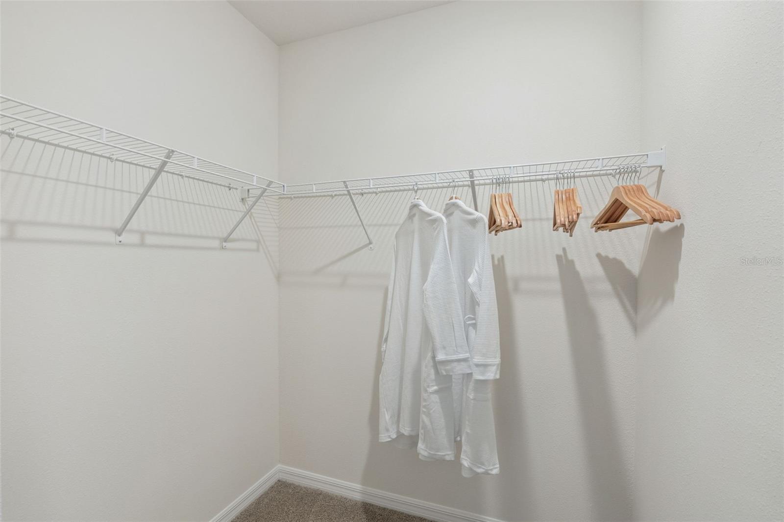 Image 18 of 27 For 802 Ambleside Drive