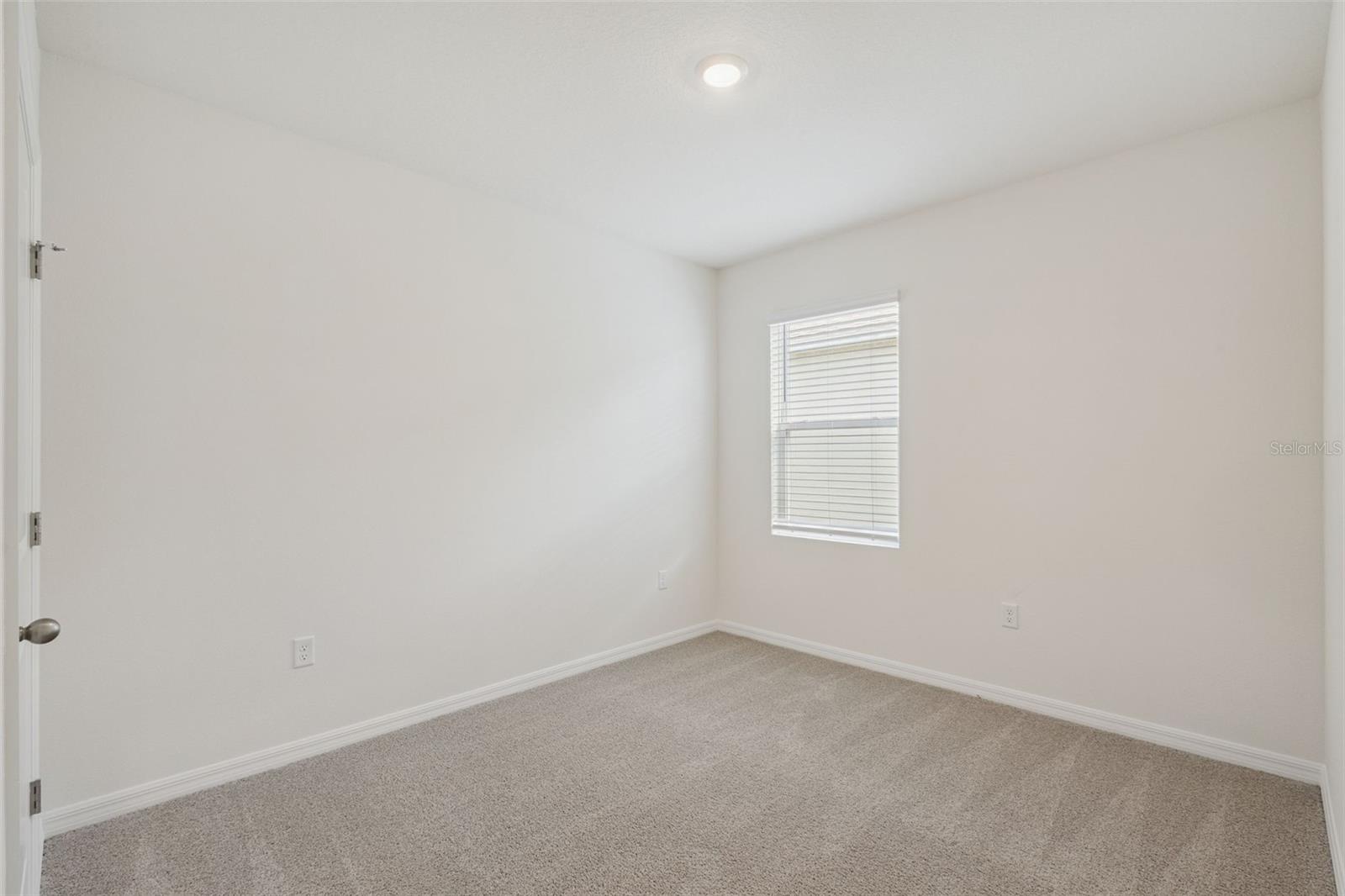 Image 21 of 27 For 802 Ambleside Drive