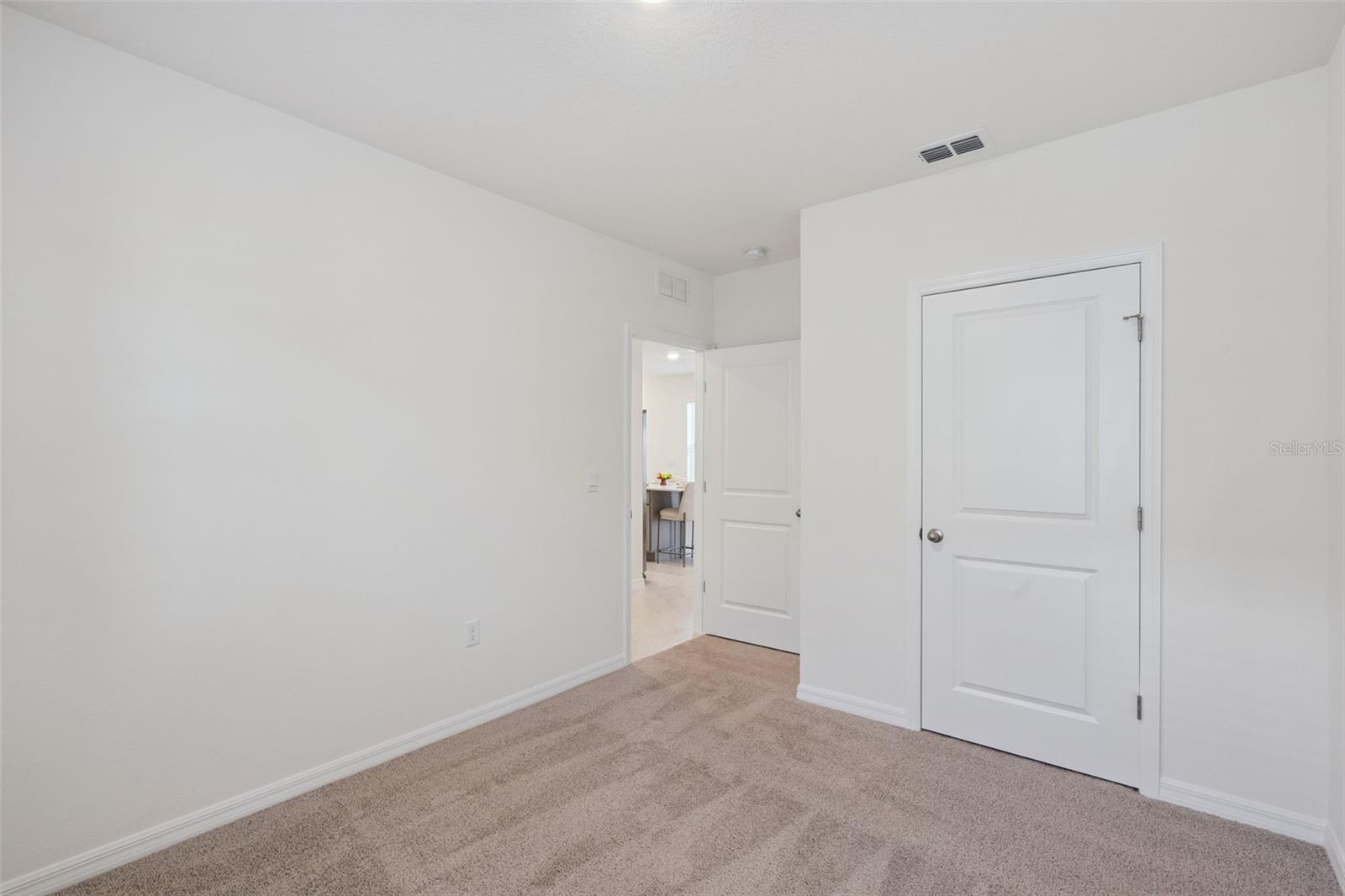 Image 23 of 27 For 802 Ambleside Drive