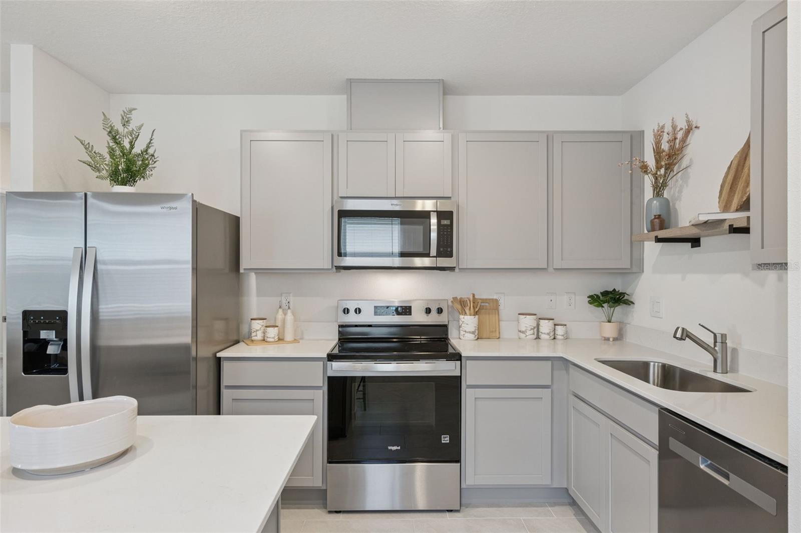 Image 7 of 27 For 802 Ambleside Drive