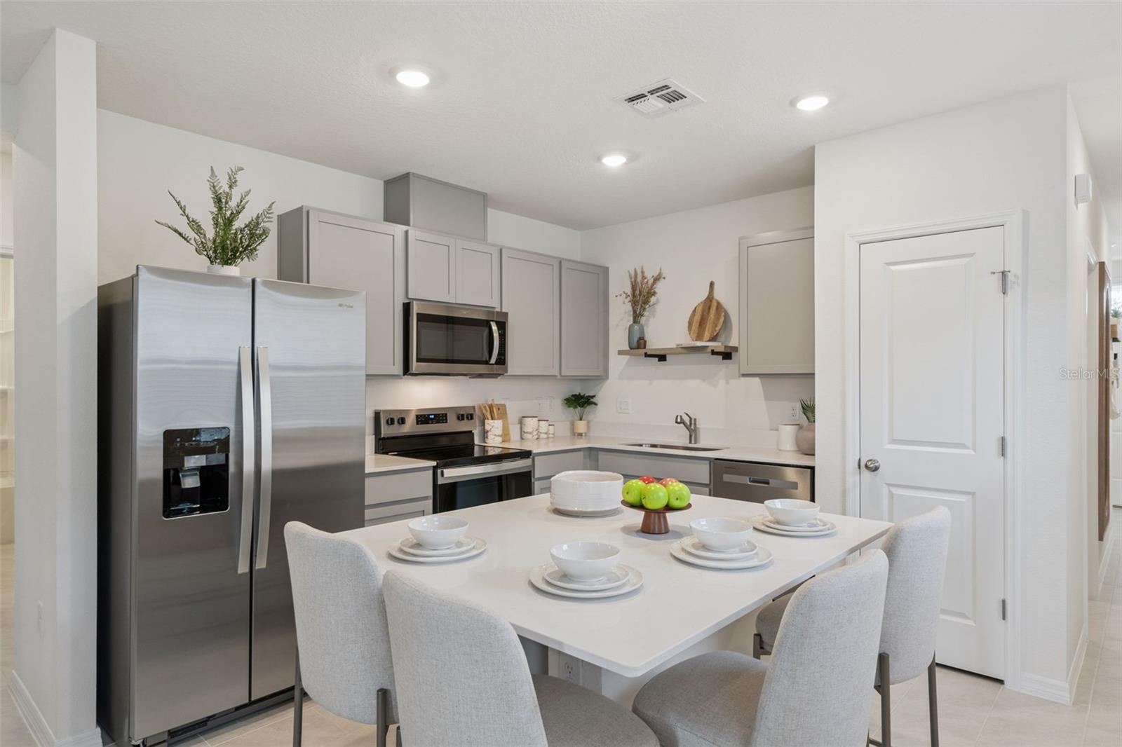 Image 8 of 27 For 802 Ambleside Drive