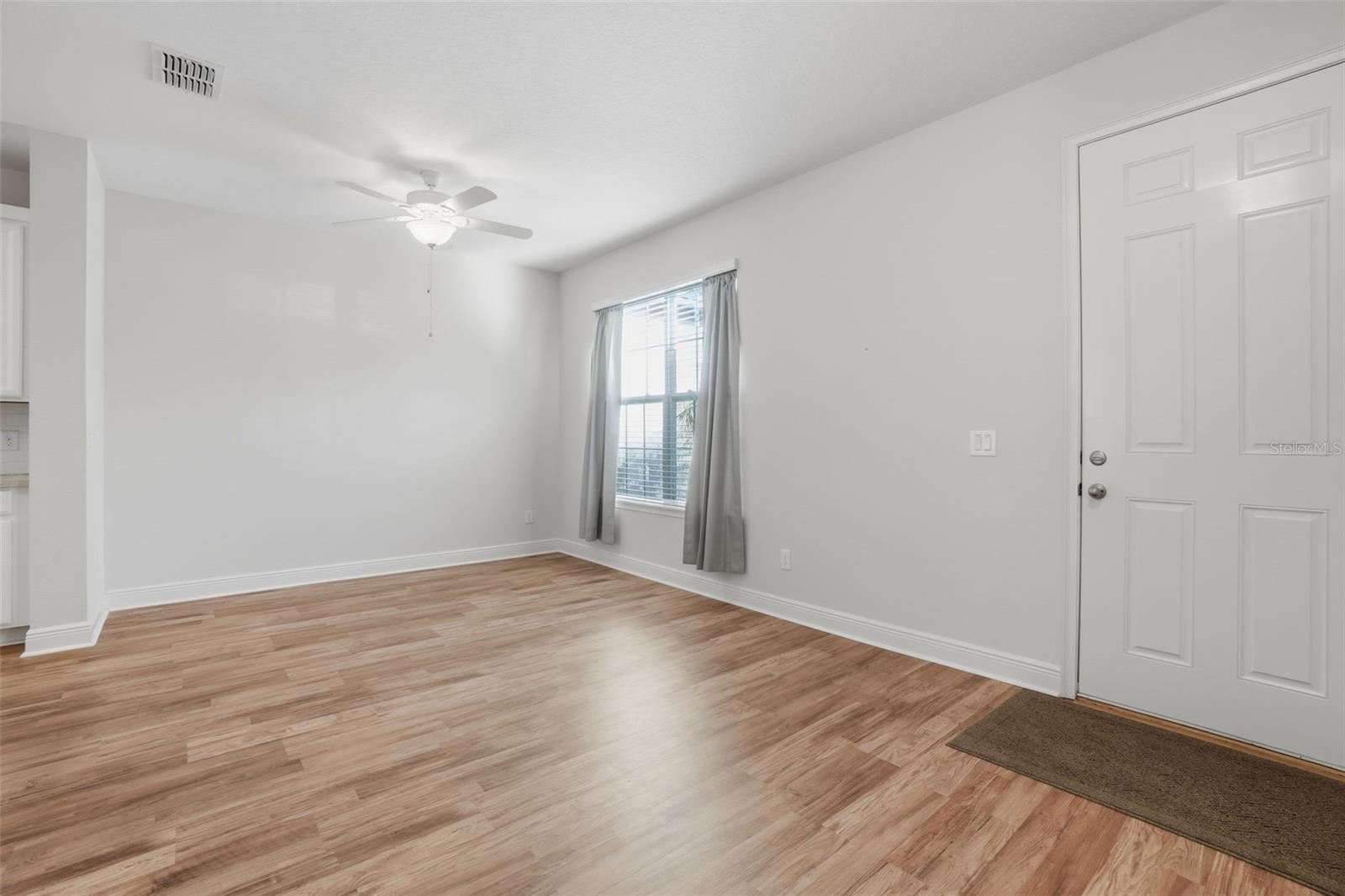 Image 5 of 42 For 15519 Honeybell Drive