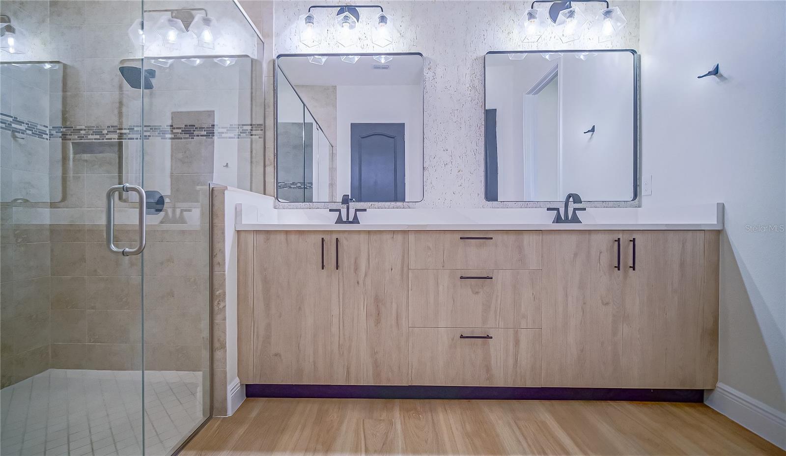 Image 17 of 34 For 13213 Woodford Street