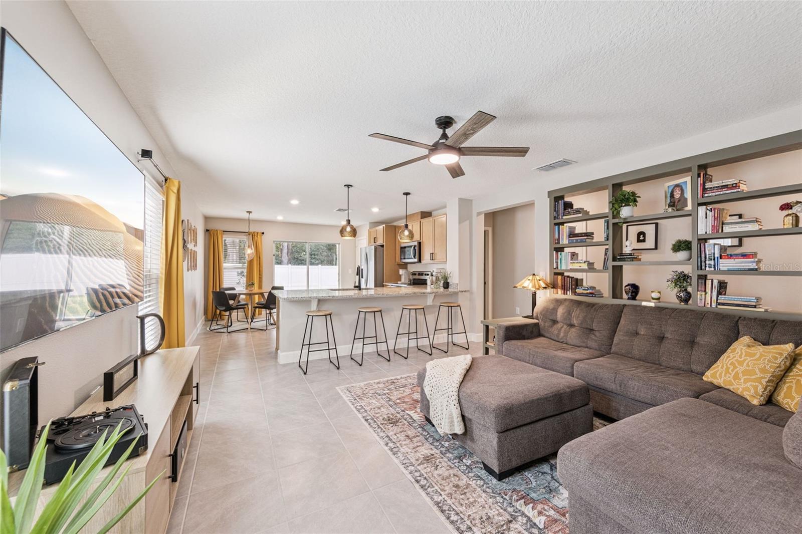 Image 3 of 23 For 332 Walnut Lane